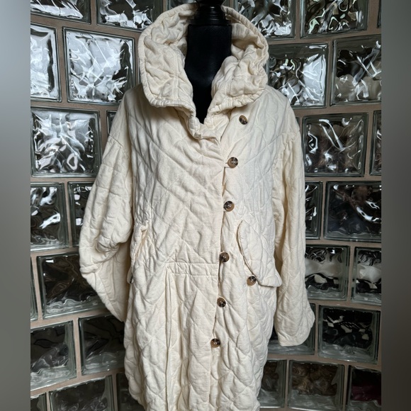 Free People - Oversized Parachute Quilted Ivory Jacket. Size Small. - Picture 3 of 12
